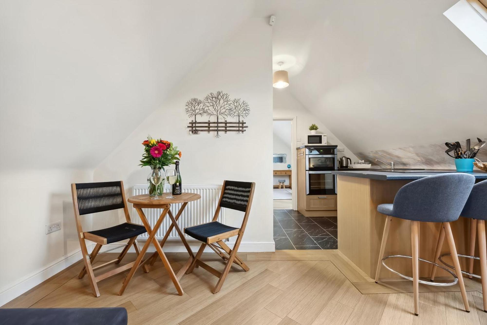 Beautiful Country Apartment, Rated Exceptional โคเวนทรี ภายนอก รูปภาพ
